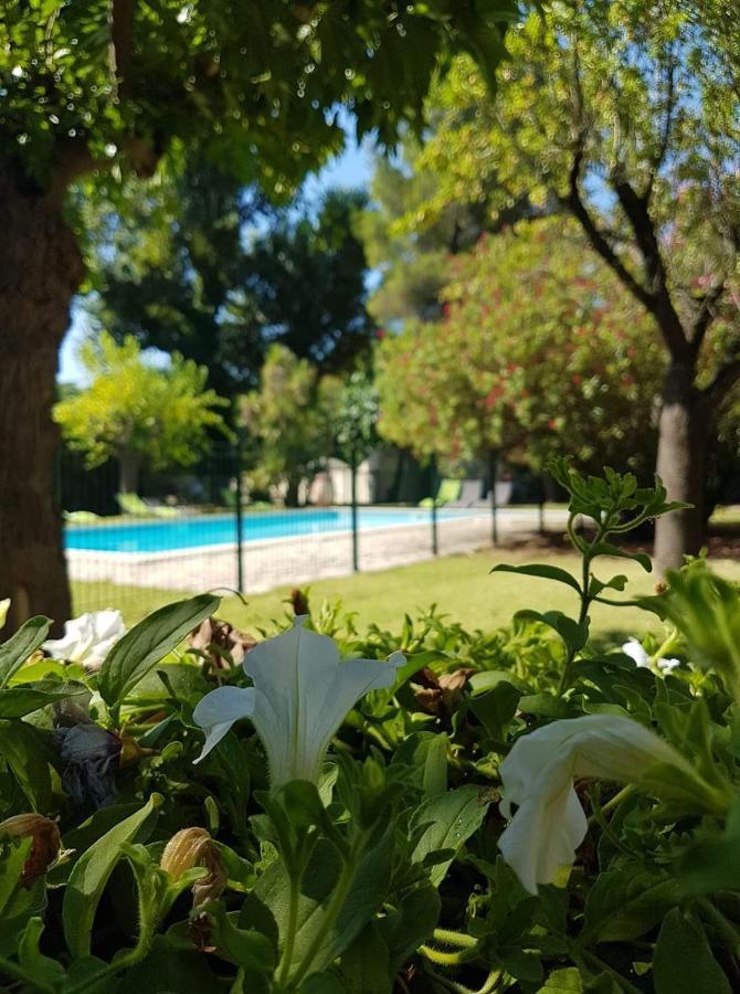 Auberge De La Tour -Appartements- Valros Luaran gambar