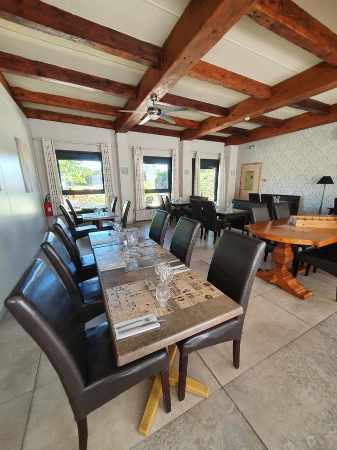 Auberge De La Tour -Appartements- Valros Luaran gambar