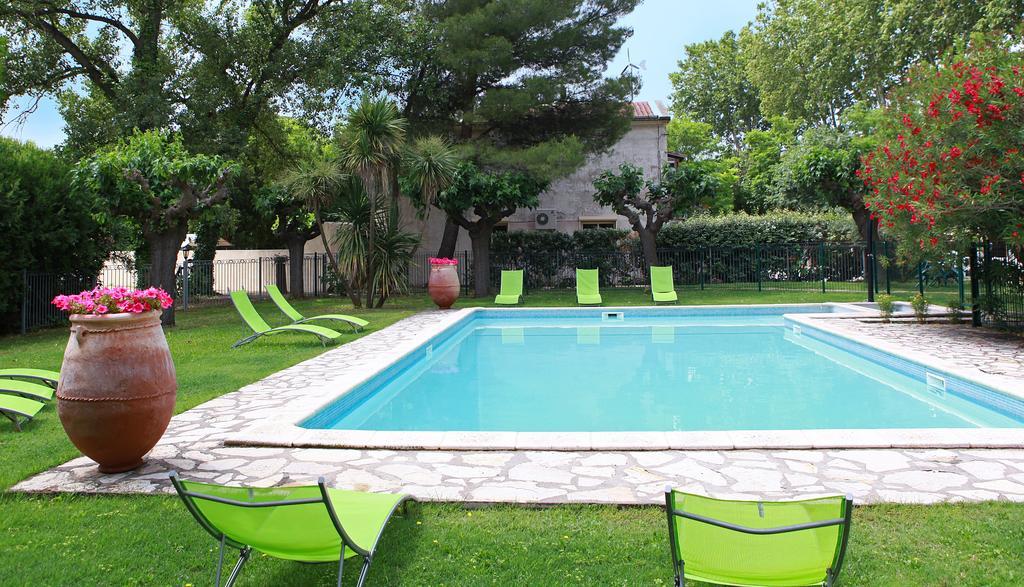 Auberge De La Tour -Appartements- Valros Luaran gambar