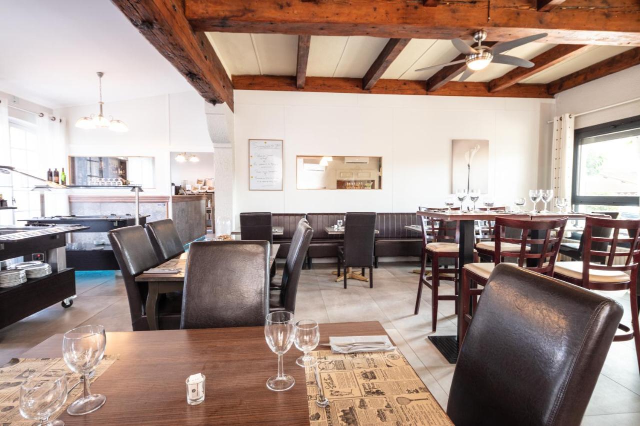 Auberge De La Tour -Appartements- Valros Luaran gambar