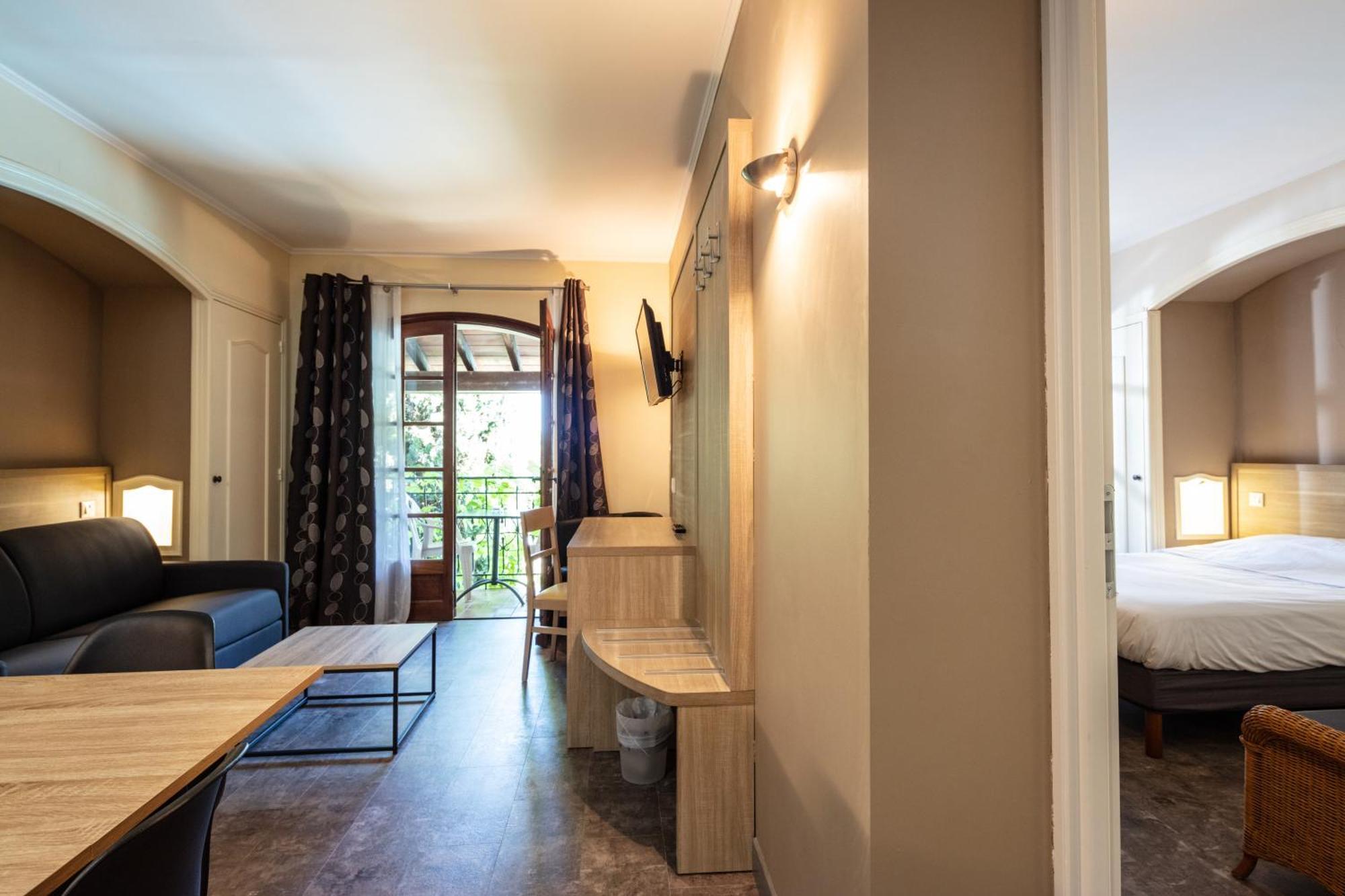 Auberge De La Tour -Appartements- Valros Luaran gambar