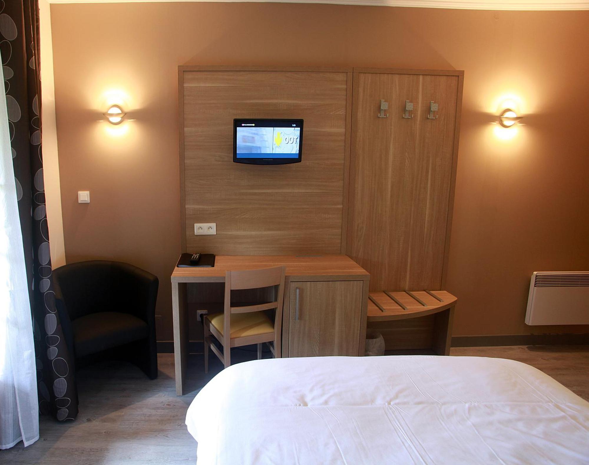 Auberge De La Tour -Appartements- Valros Bilik gambar