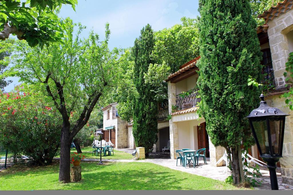 Auberge De La Tour -Appartements- Valros Bilik gambar