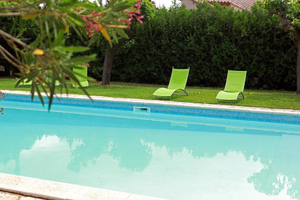 Auberge De La Tour -Appartements- Valros Luaran gambar