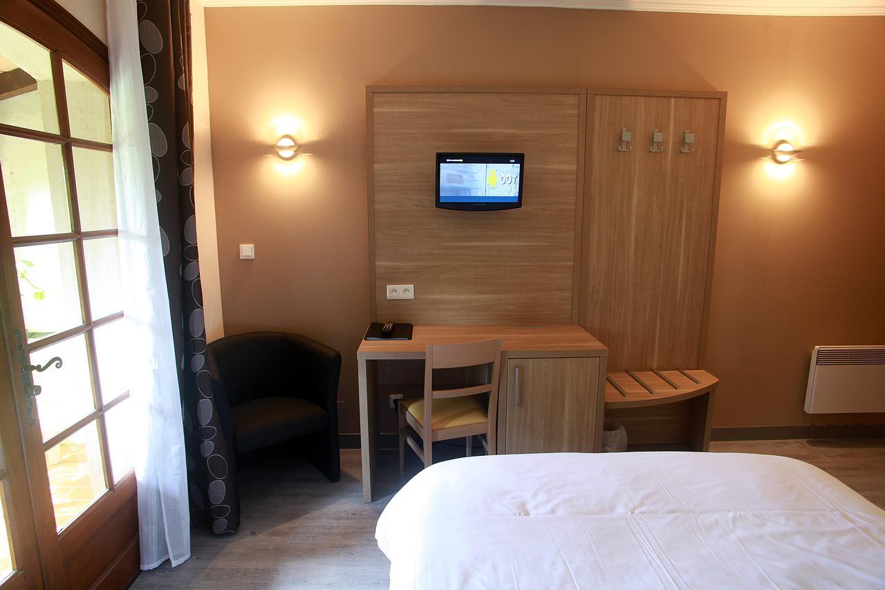 Auberge De La Tour -Appartements- Valros Luaran gambar