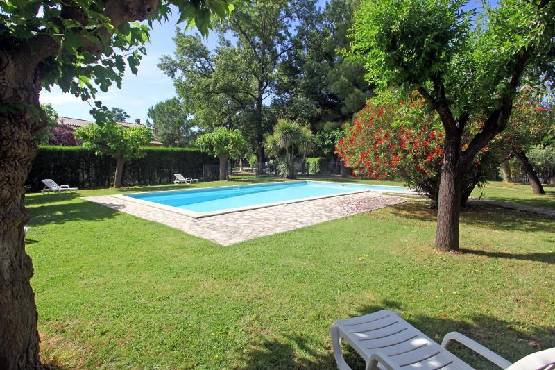 Auberge De La Tour -Appartements- Valros Luaran gambar