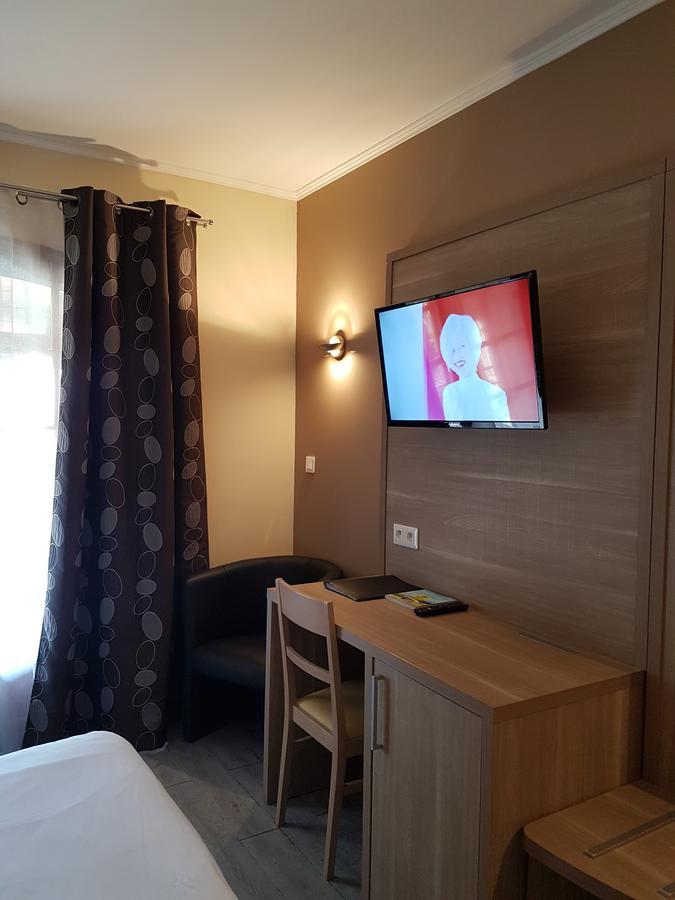 Auberge De La Tour -Appartements- Valros Luaran gambar